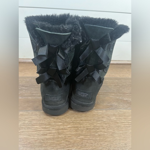 Womens Uggs Black Bailey Bow - Picture 5 of 12